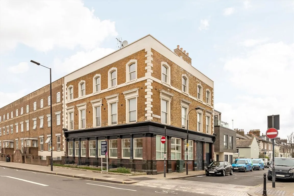 2 bed property for sale, Goldhawk Road, W12