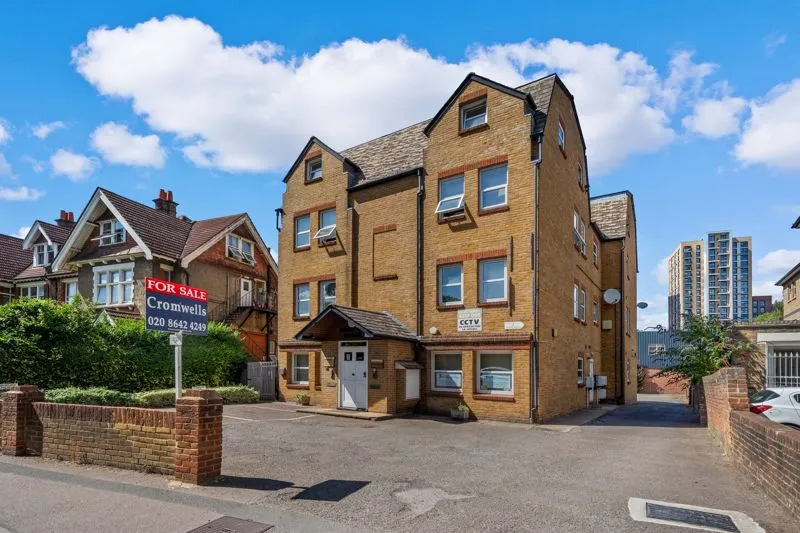 2 bed flat for sale, Cedar Road, Sutton, SM2