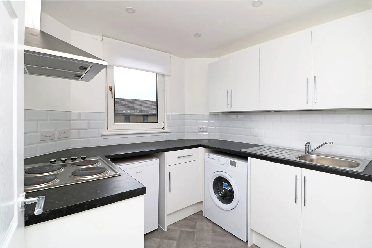 2 bed property to rent — Clepington Road, Dundee, DD3 7UE