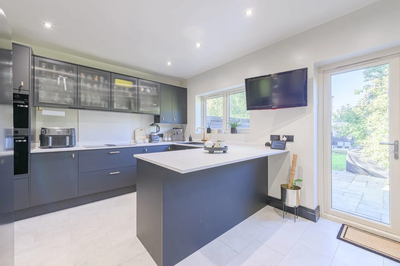 Stafford Road, Cannock, photo 9