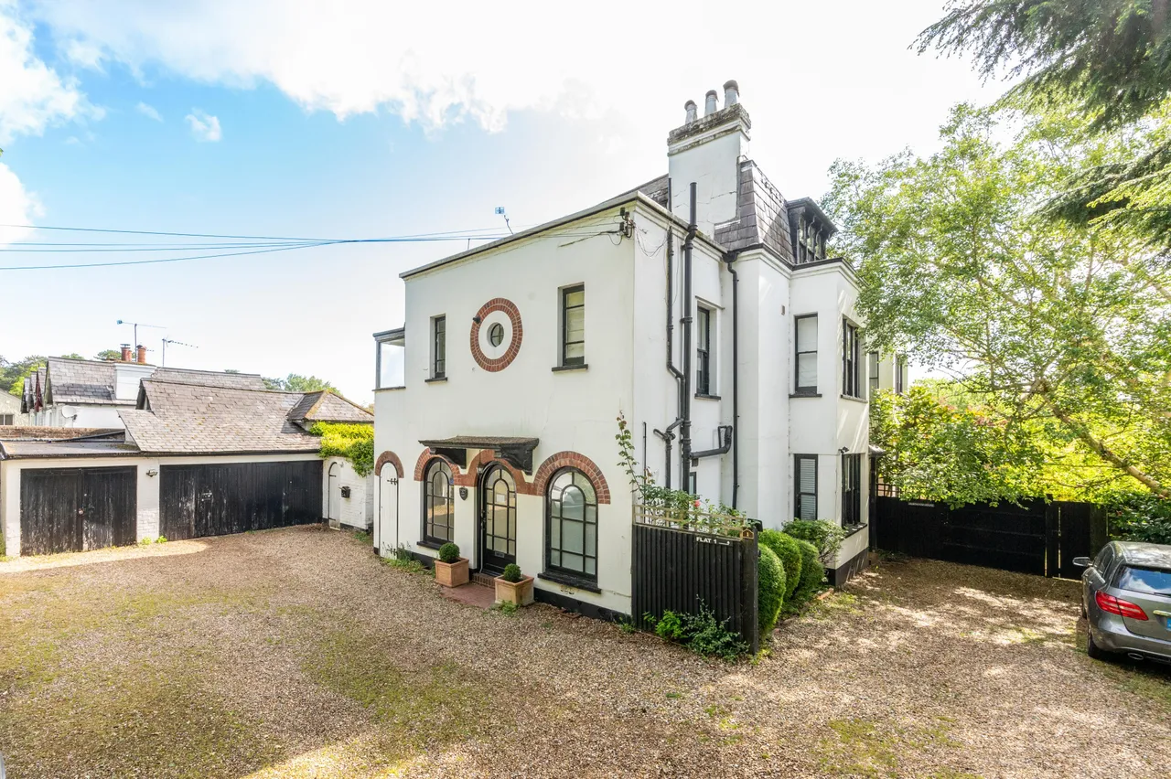 2 bed flat for sale — 1 Burnham House, Station Road, Ascot