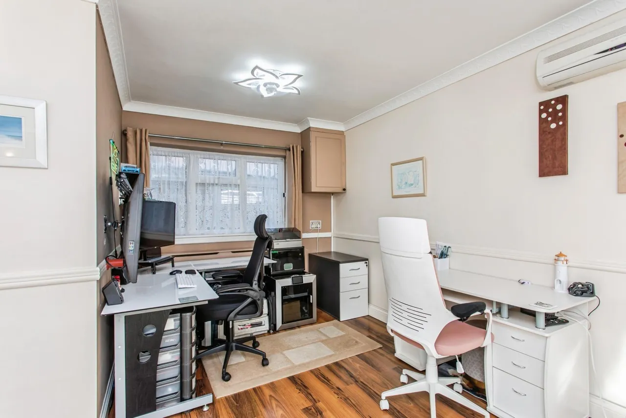 Westwood Road, Canvey Island, SS8, photo 9