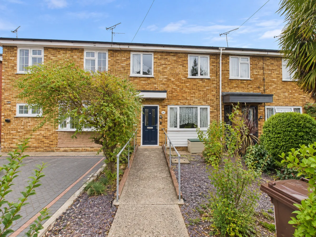 3 bed property for sale, Lincoln Way, Canvey Island, SS8