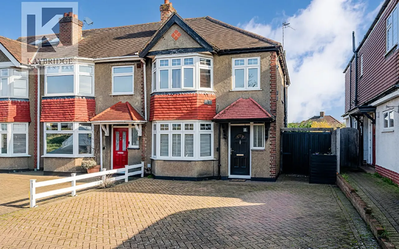 3 bed house for sale — Ewell By Pass, Epsom, KT17