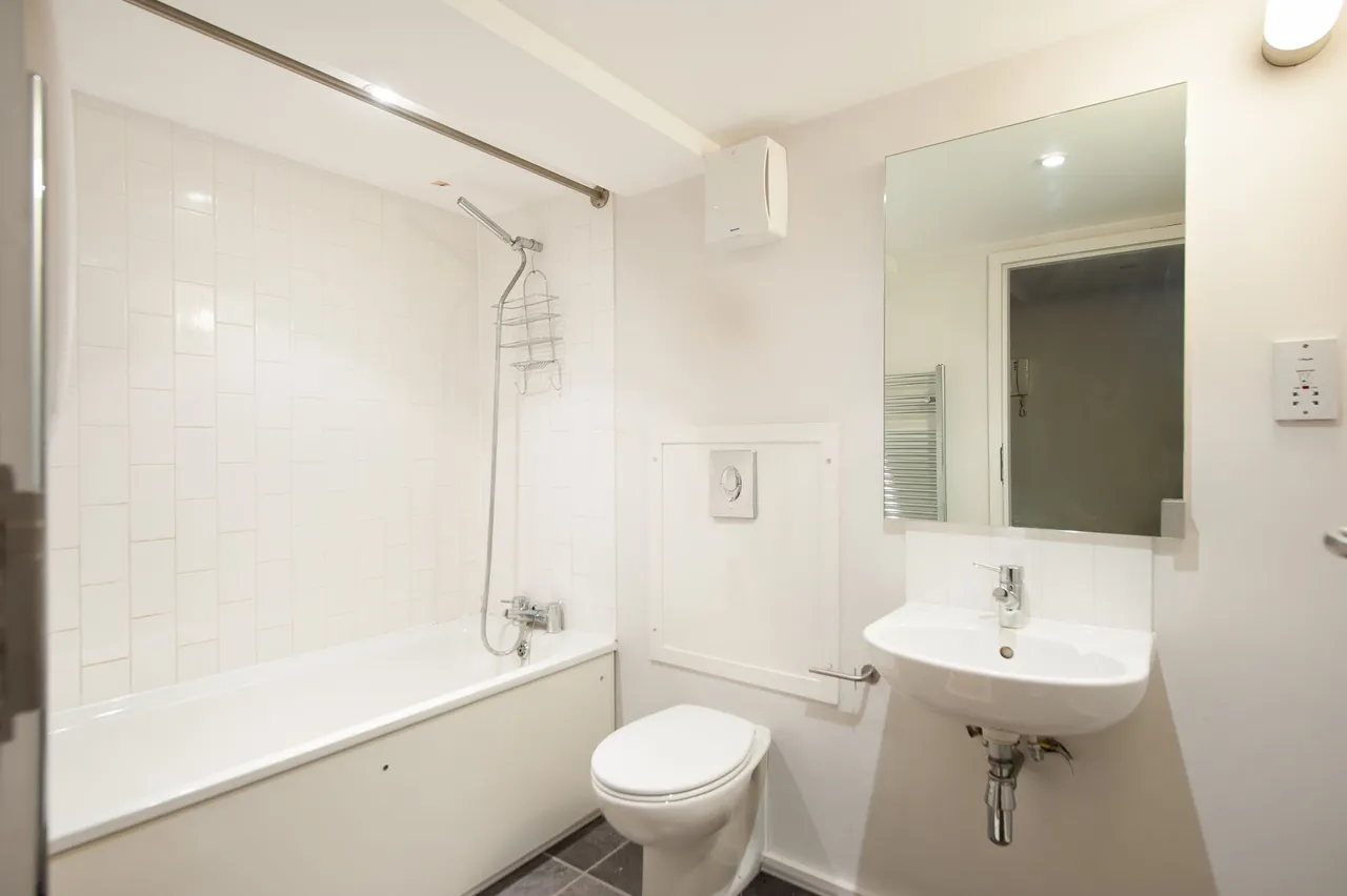 Flat 21 Schoolhouse Yard, Bloomfield Road, London, photo 11