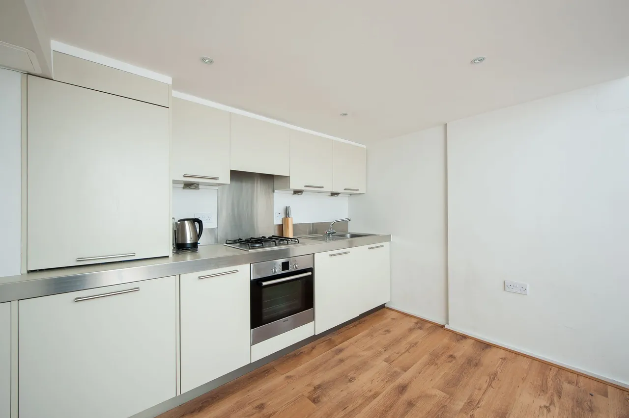 Flat 21 Schoolhouse Yard, Bloomfield Road, London, photo 9