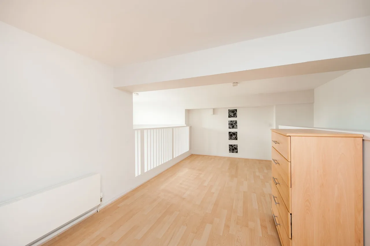 Flat 21 Schoolhouse Yard, Bloomfield Road, London, photo 8