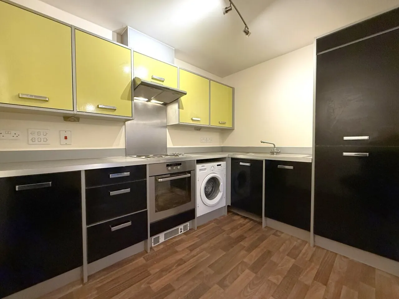 Quayside Drive, CO2, photo 5
