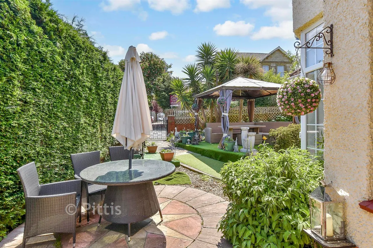 4 bed house for sale, Melville Street, Sandown, PO36