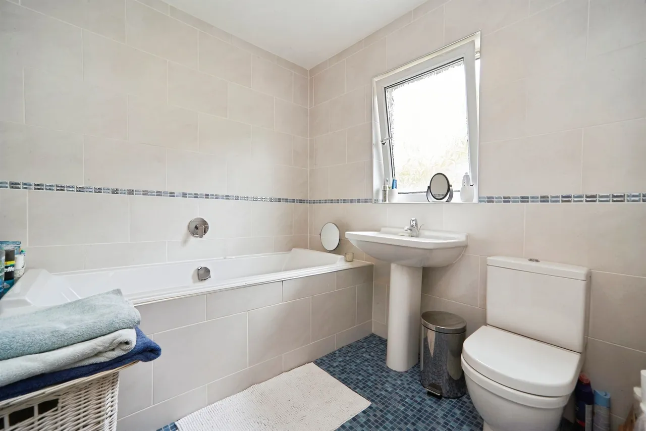 Ridgemount Road, Riddlesden, BD20, photo 13