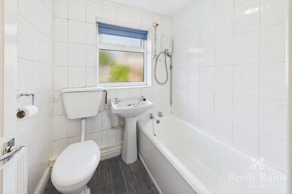 Dundalk Road, WA8, photo 10