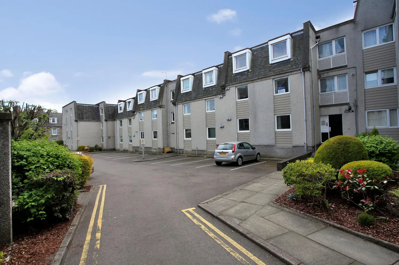 2 bed flat for sale, Richmond Court, Rosemount, AB25