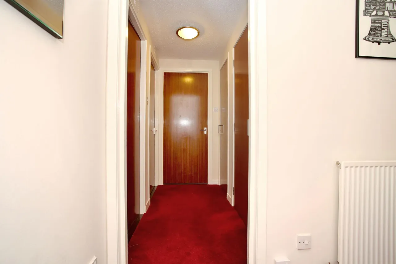Richmond Court, Rosemount, AB25, photo 16