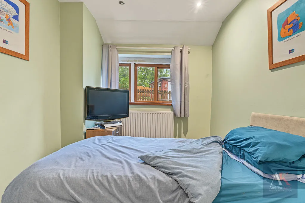 Dewhirst Road, Rochdale, OL12, photo 11