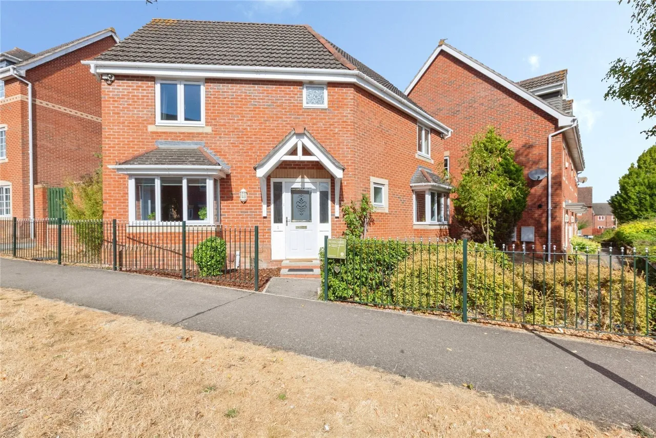 3 bed house for sale, Carrington Road, Hamilton, LE5
