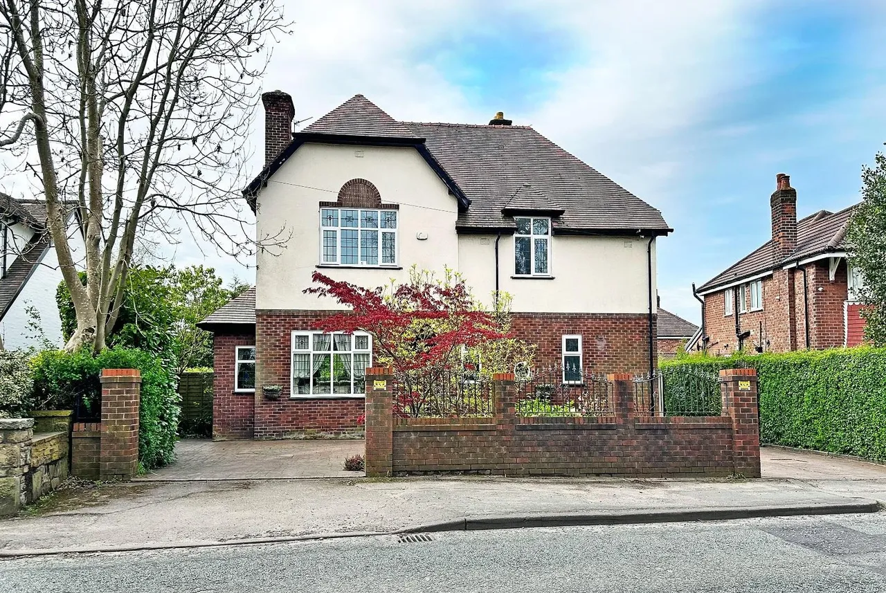 Hale Road, Hale Barns, Cheshire WA15 8TD, photo 15