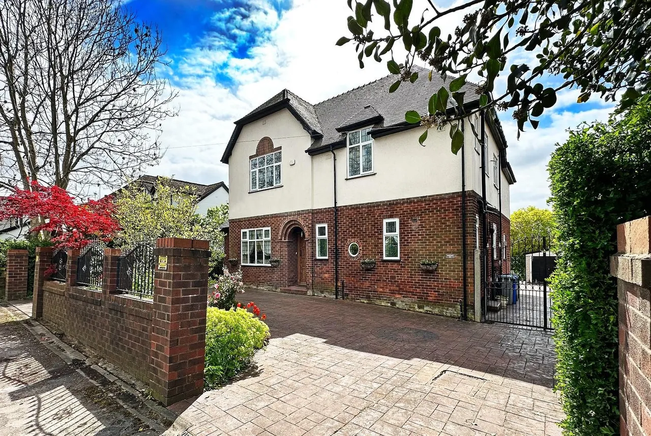 Hale Road, Hale Barns, Cheshire WA15 8TD, photo 14
