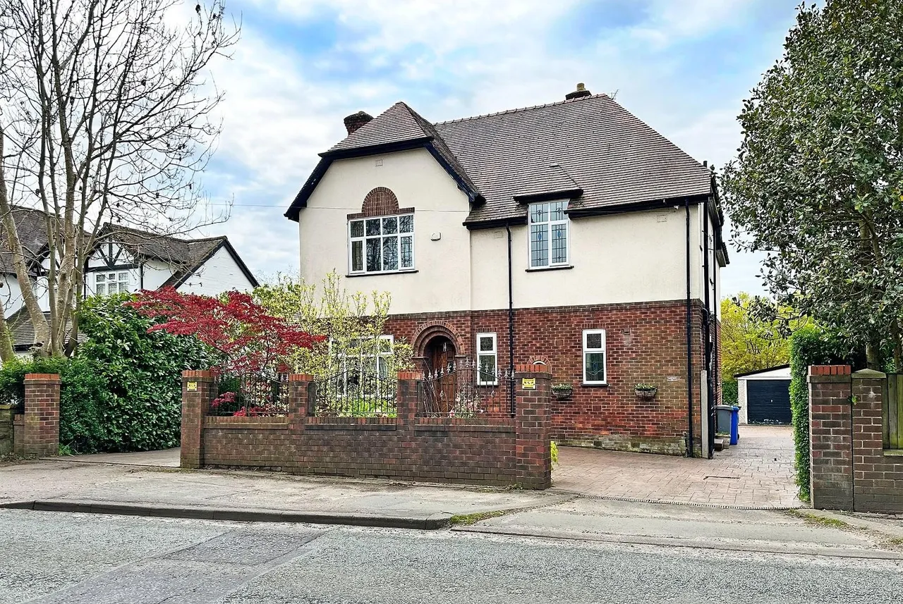 Hale Road, Hale Barns, Cheshire WA15 8TD, photo 47