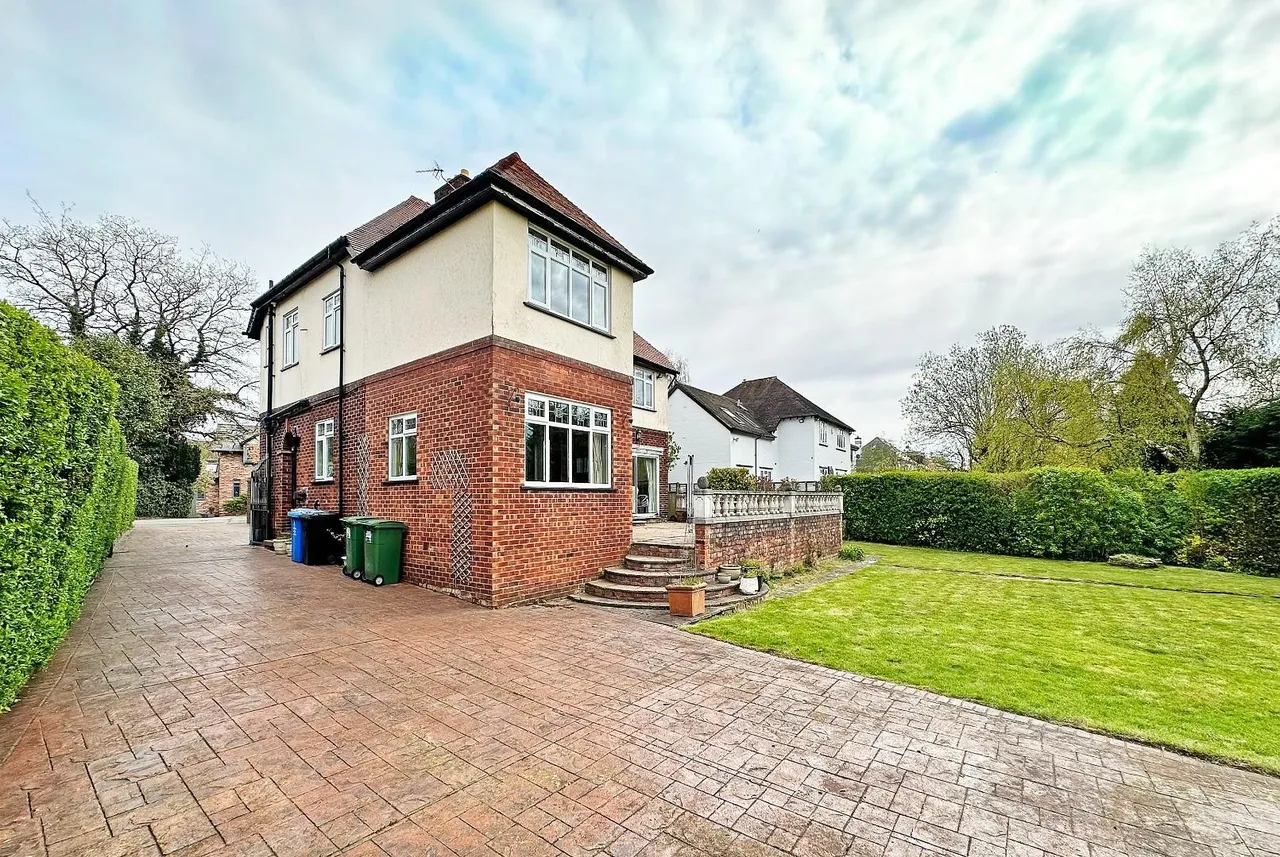 Hale Road, Hale Barns, Cheshire WA15 8TD, photo 19