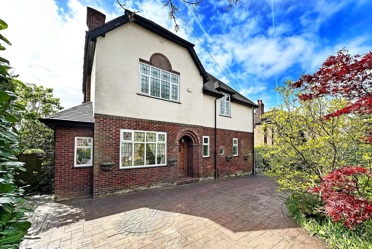 Hale Road, Hale Barns, Cheshire WA15 8TD, photo 45