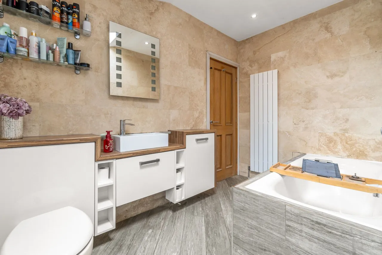 Cleckheaton Road, Oakenshaw, photo 18