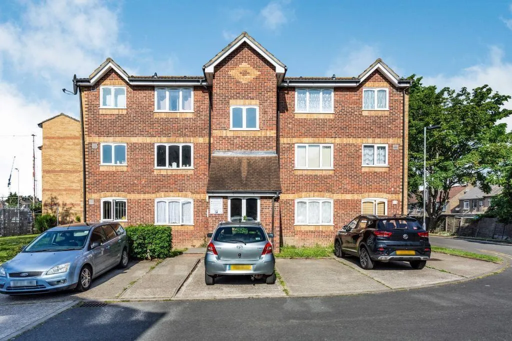 1 bed flat to rent — Greenslade, Barking, IG11