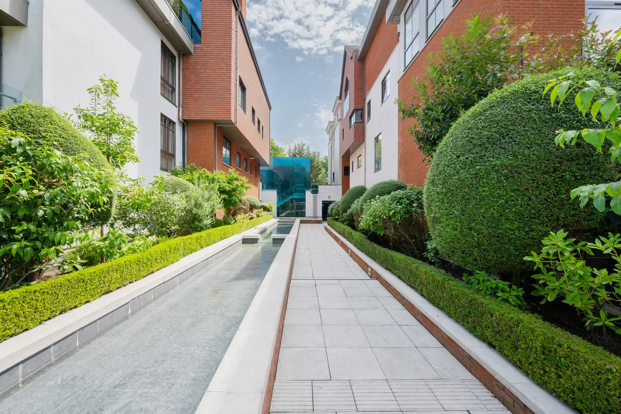The Bishops Avenue, Finchley, London, photo 11