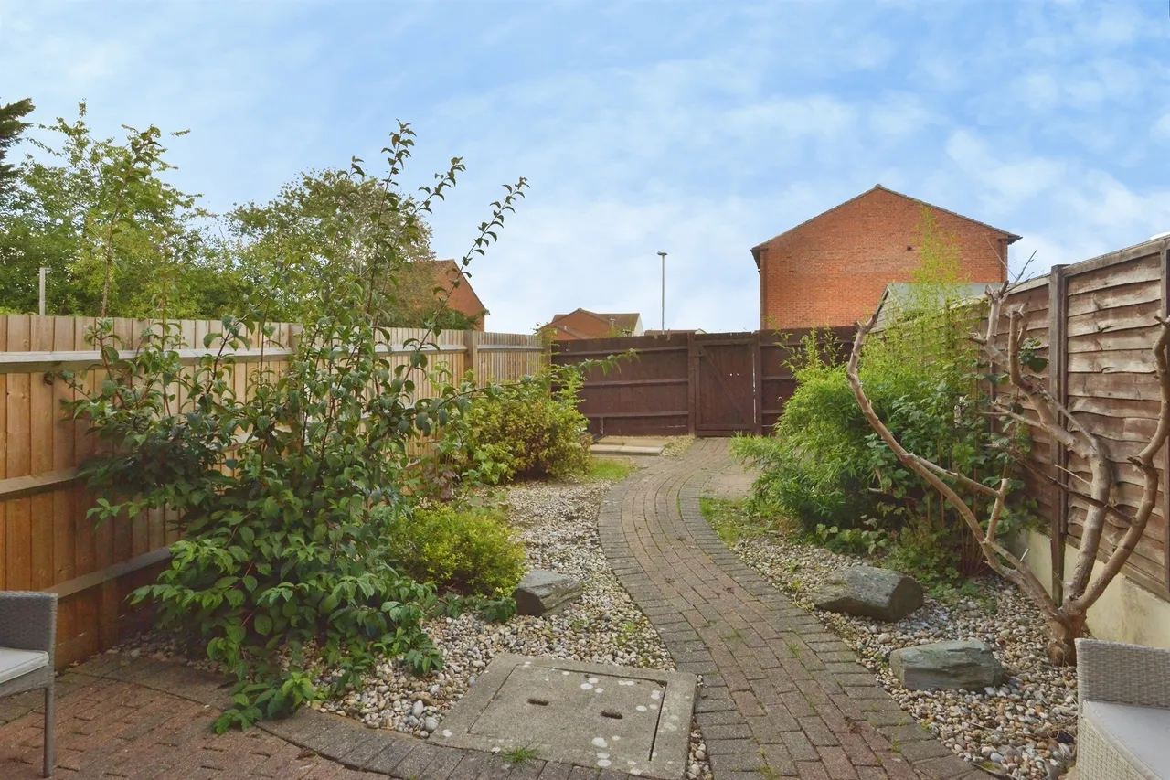 Challacombe, Furzton, Milton Keynes, photo 3