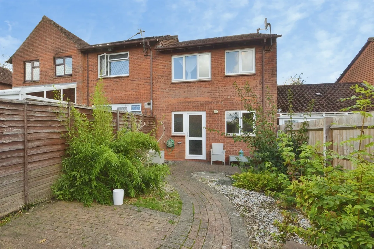 Challacombe, Furzton, Milton Keynes, photo 2