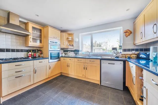 Nicholas Road, Henley-On-Thames, RG9, photo 3