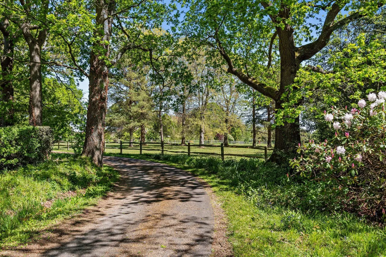 Hooklands Lane, Shipley, Horsham, West Sussex, RH13 8PX, photo 2