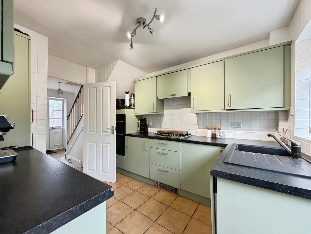 Chiltern Close, Farnborough, Hampshire, GU14 9SF, photo 4