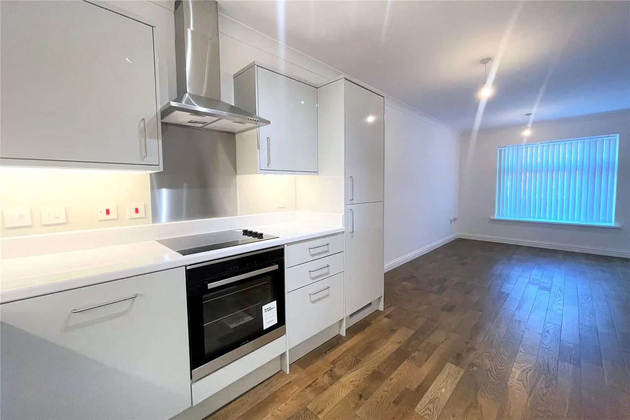 London Road, Camberley, Surrey, GU15 3JJ, photo 4