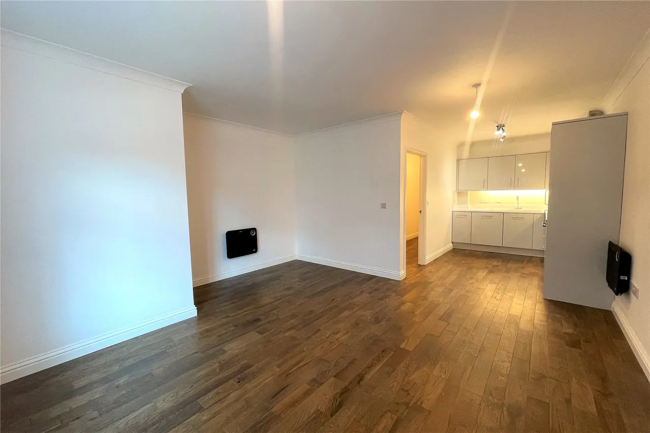 London Road, Camberley, Surrey, GU15 3JJ, photo 9