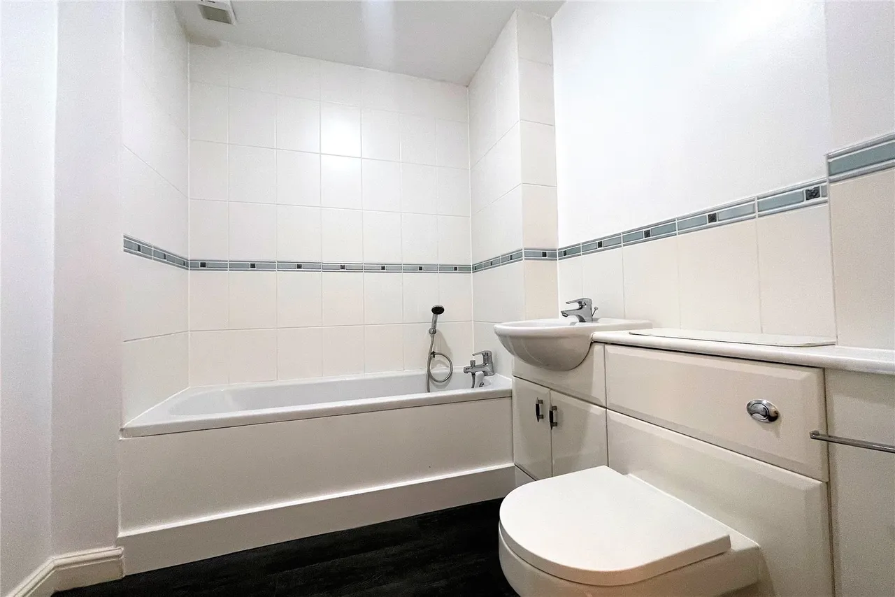 London Road, Camberley, Surrey, GU15 3JJ, photo 8