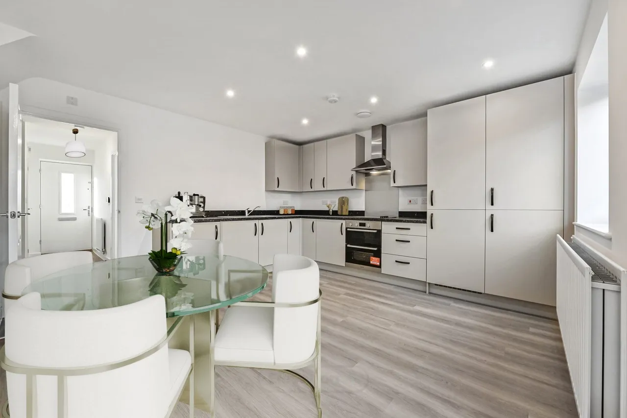 Barrosa Way, Whitehouse, Milton Keynes, MK8 1LN, photo 3