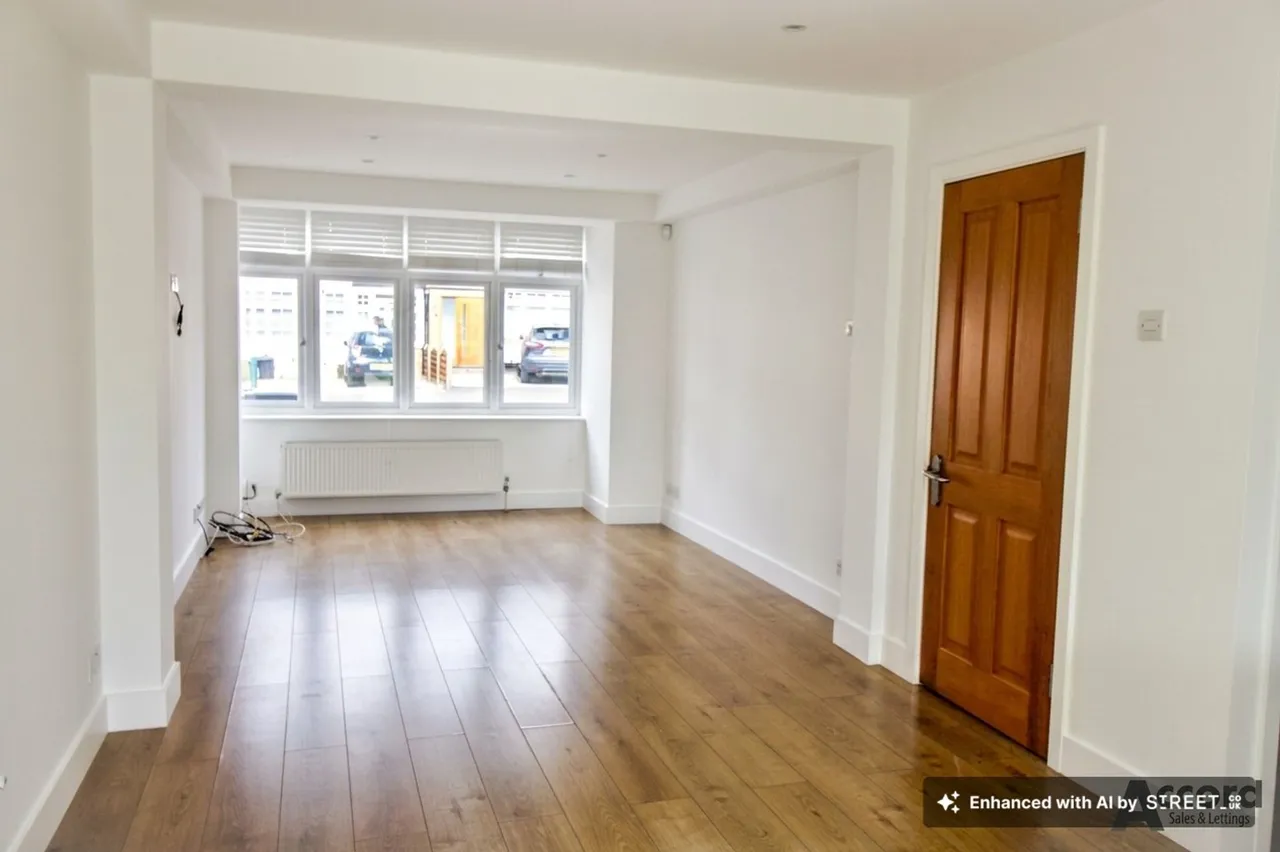 Macdonald Avenue, Hornchurch, RM11, photo 3