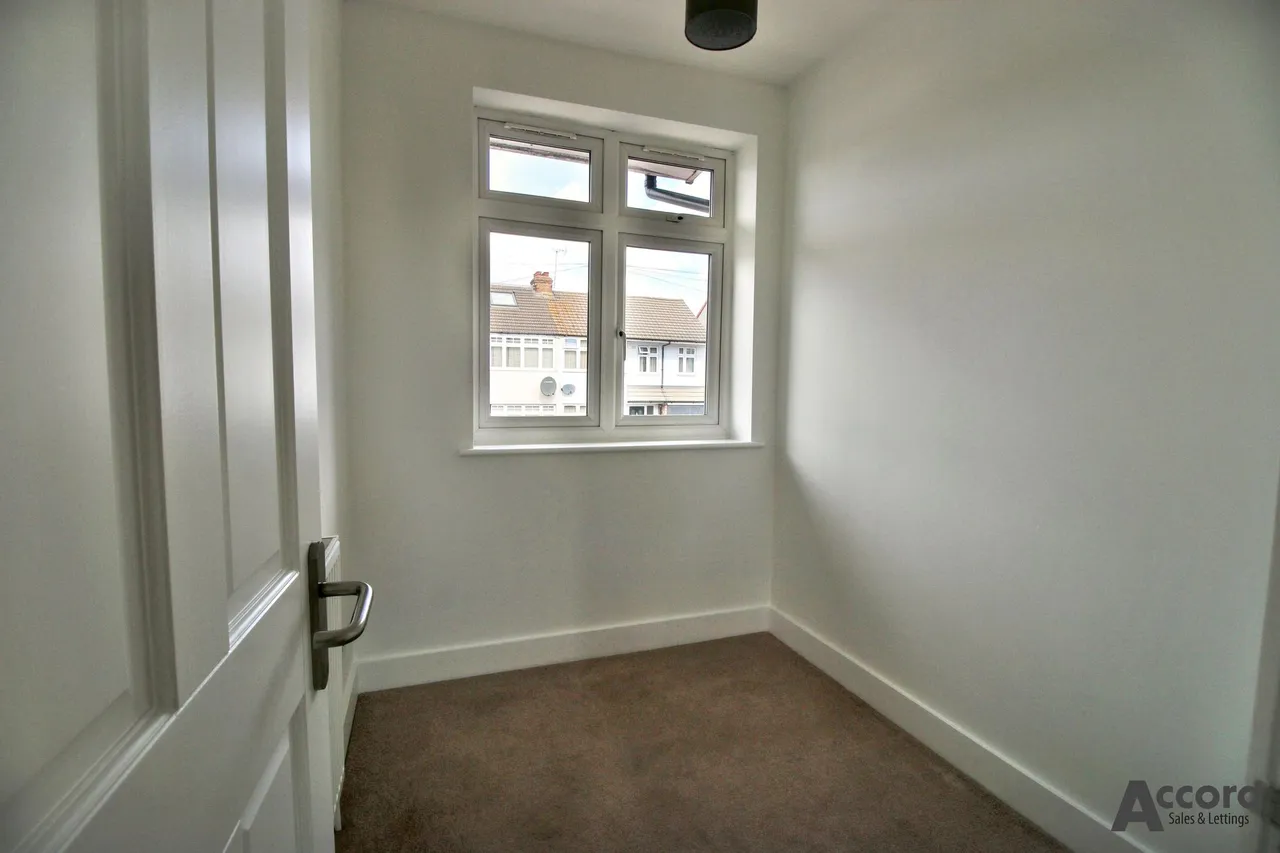 Macdonald Avenue, Hornchurch, RM11, photo 11