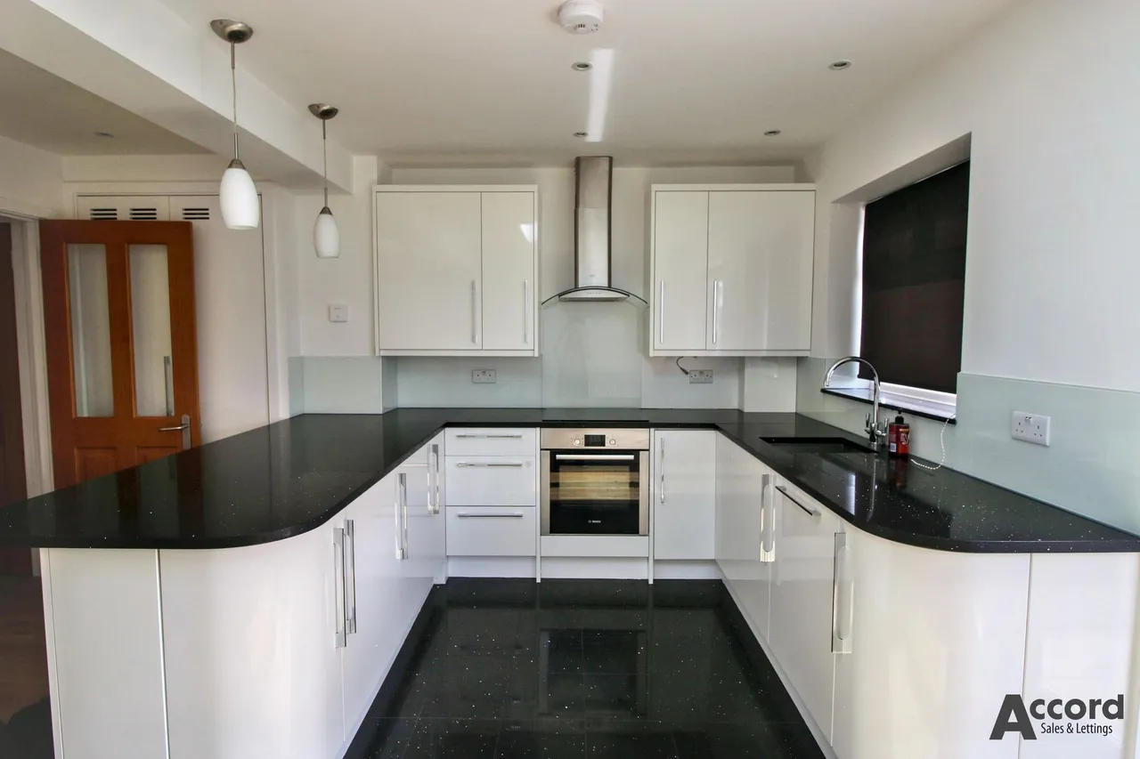Macdonald Avenue, Hornchurch, RM11, photo 13