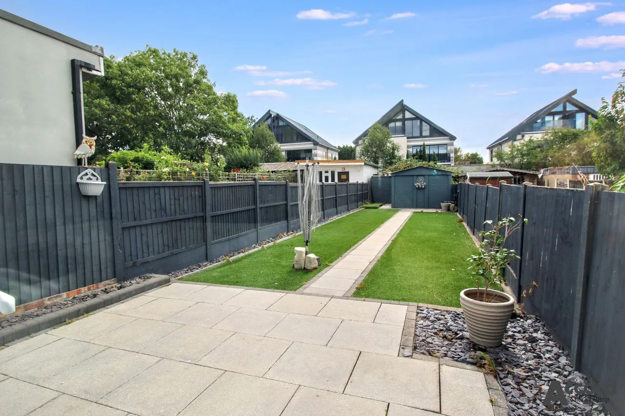Macdonald Avenue, Hornchurch, RM11, photo 4