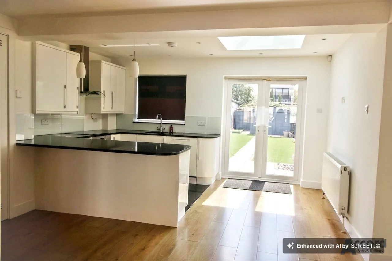 Macdonald Avenue, Hornchurch, RM11, photo 5