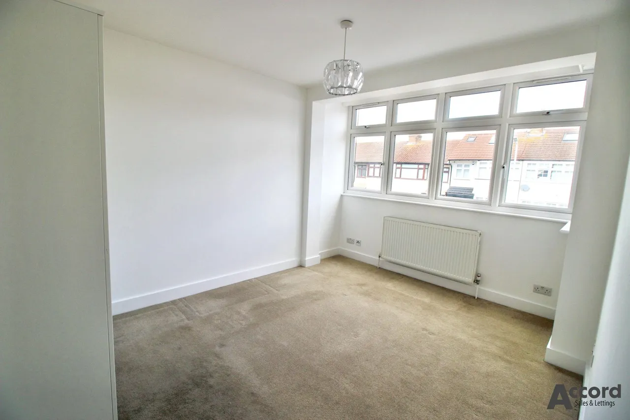 Macdonald Avenue, Hornchurch, RM11, photo 20