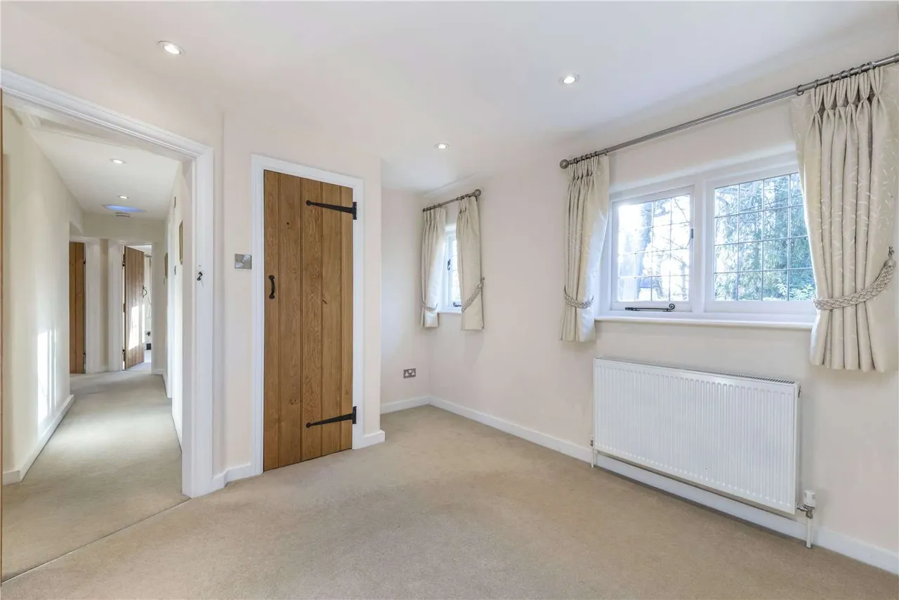 Gravelpits Lane, Gomshall, Guildford, Surrey, GU5 9LX, photo 7