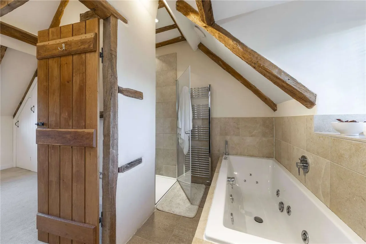 Gravelpits Lane, Gomshall, Guildford, Surrey, GU5 9LX, photo 10