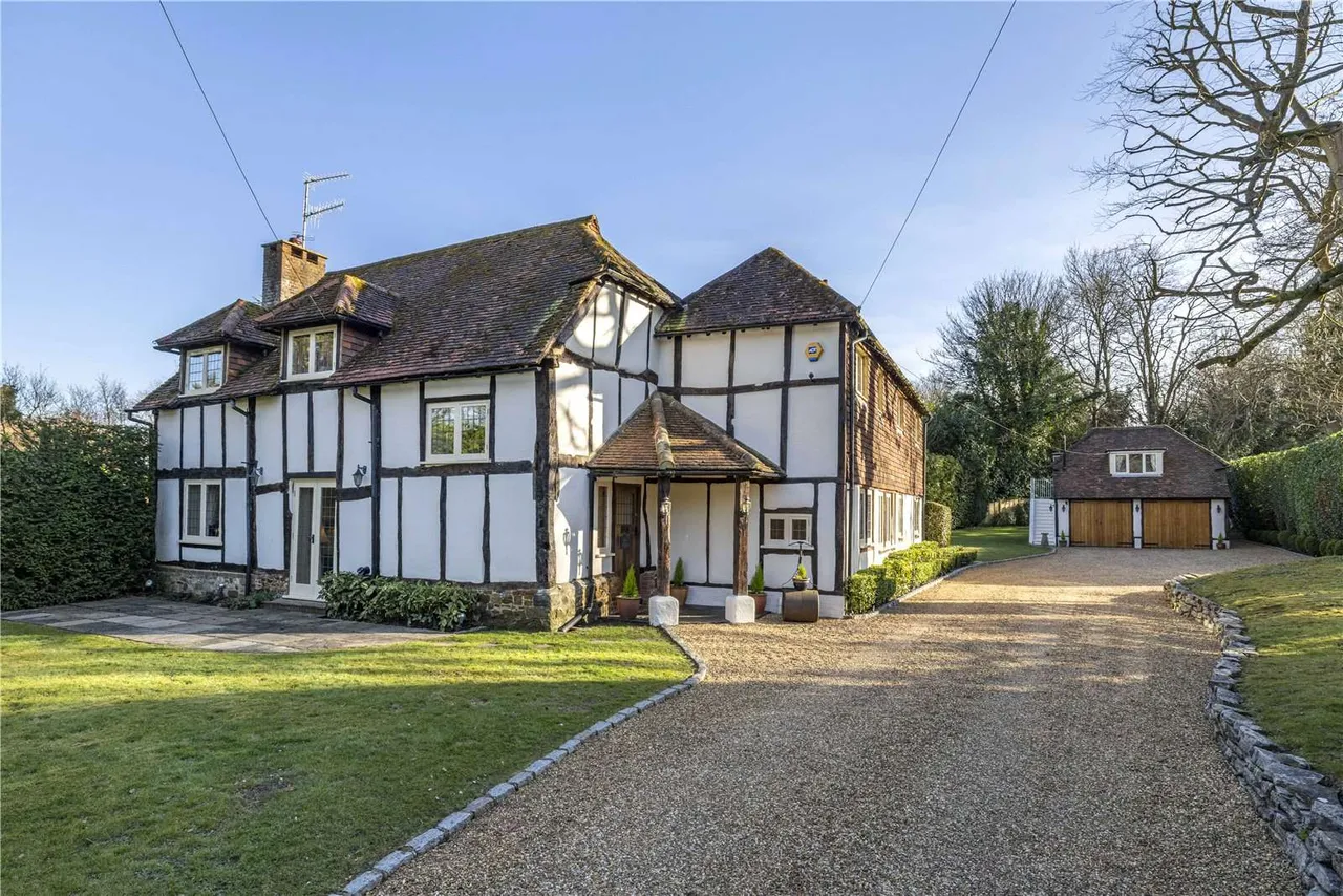 5 bed house to rent — Gravelpits Lane, Gomshall, Guildford, Surrey, GU5 9LX