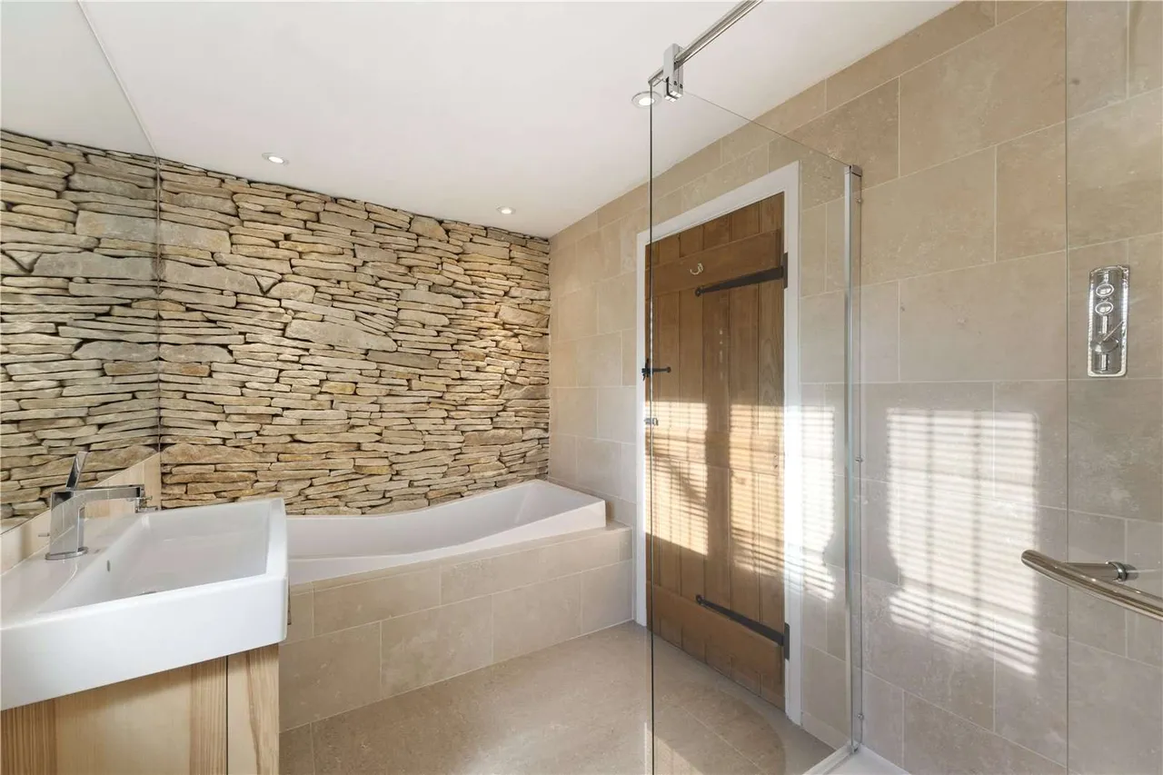 Gravelpits Lane, Gomshall, Guildford, Surrey, GU5 9LX, photo 11