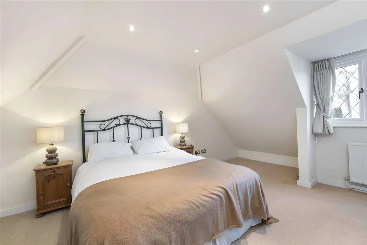 Gravelpits Lane, Gomshall, Guildford, Surrey, GU5 9LX, photo 8