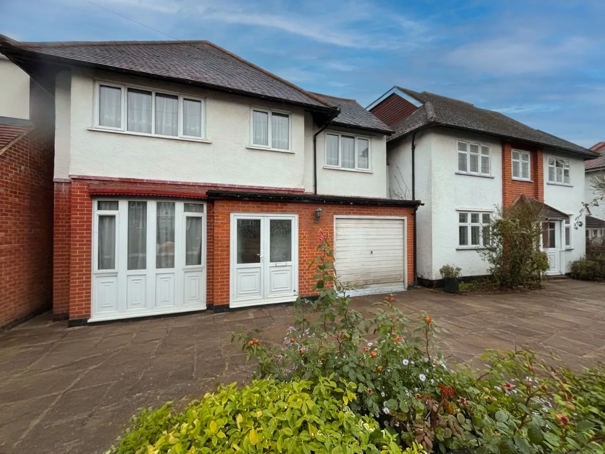 4 bed house for sale — Redden Court Road, Romford