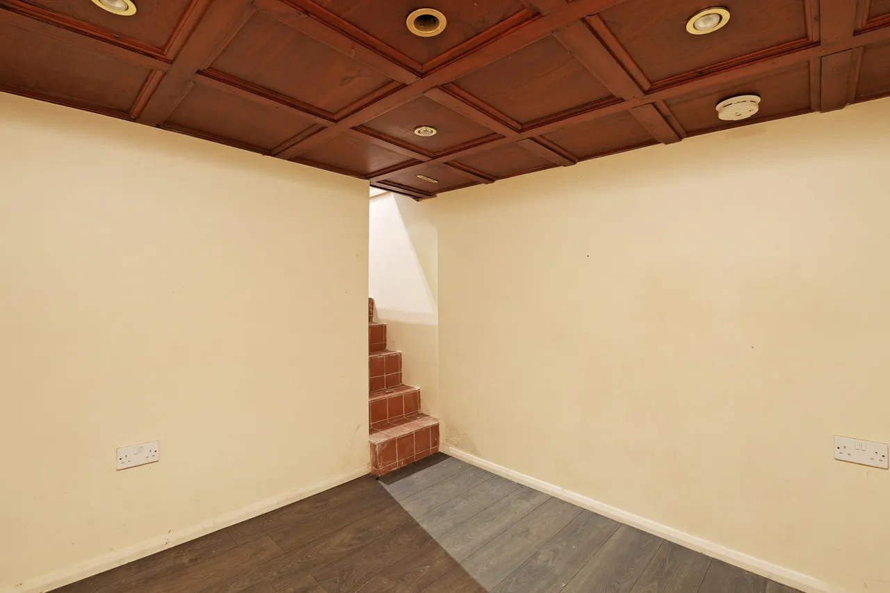 Holme Close, Sheffield, S6, photo 8