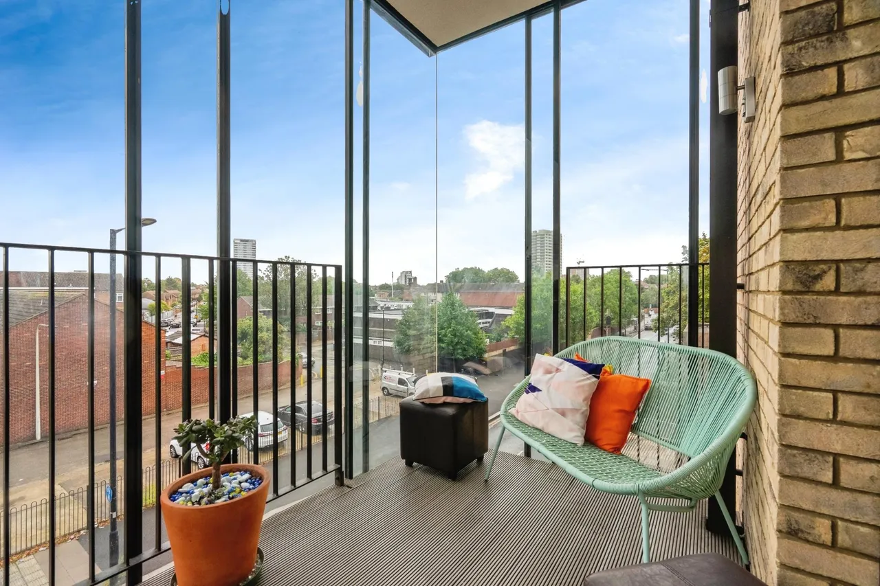 Leyton Road, London, E15, photo 2